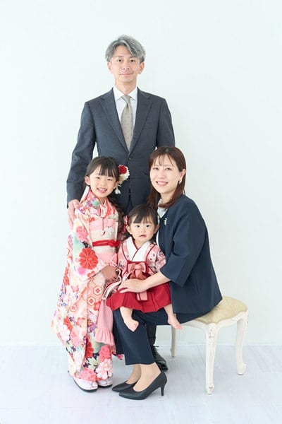 和装姿での家族撮影イメージ